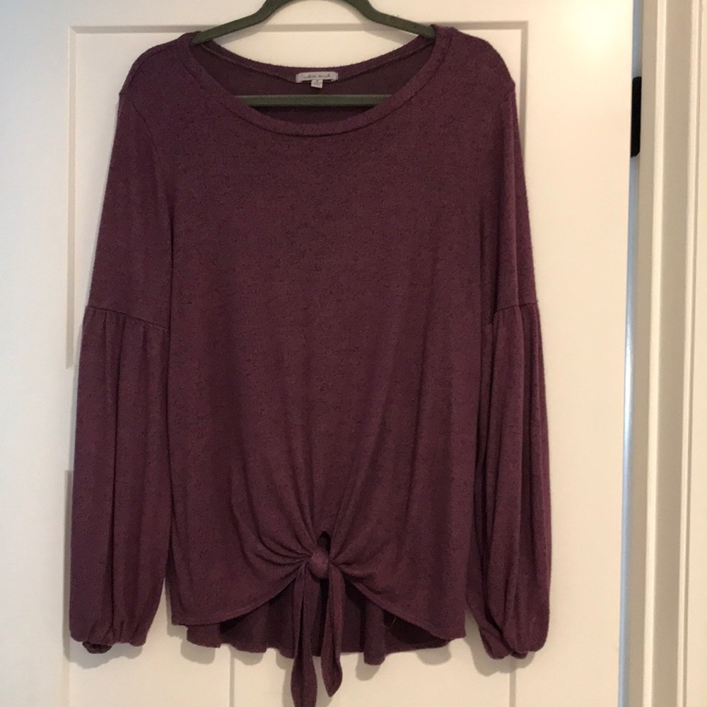 Soft + cozy balloon sleeve tie from top